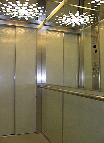 designes hotel and malls lifts